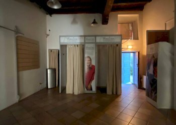 Interno non residenziale - Shop via del Duomo, Pinerolo - photo 11