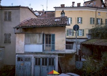 Facciata - Casa indipendente via Adua, Saluzzo - foto 2