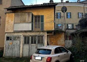 Facciata - Casa indipendente via Adua, Saluzzo - foto 12
