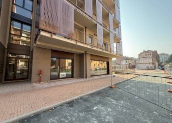 Facciata - Negozio via Cesare Ramo, 1, Buttigliera Alta - foto 1