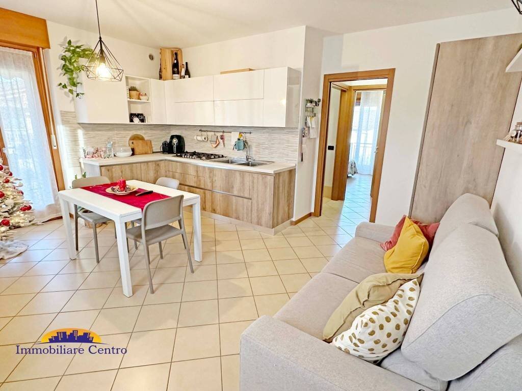 Cucina - Trilocale piazza 4 Novembre, 10, Povegliano Veronese - foto 2