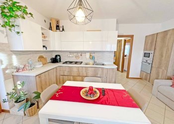 Cucina - Trilocale piazza 4 Novembre, 10, Povegliano Veronese - foto 4