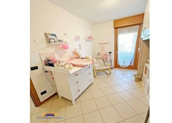 Camera da letto - Trilocale piazza 4 Novembre, 10, Povegliano Veronese - foto 11