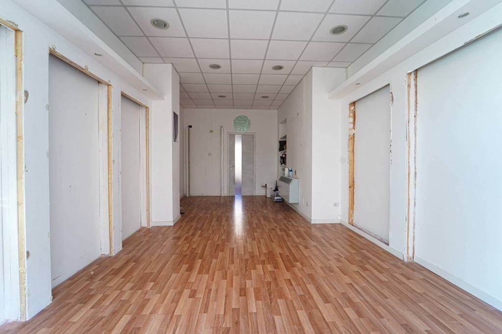 Interno non residenziale - Negozio corso Galileo Ferraris, 9, Cuneo (zona Donatello) - foto 3