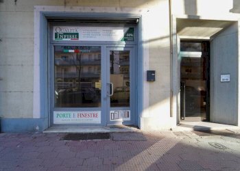 Facciata - Negozio corso Galileo Ferraris, 9, Cuneo (zona Donatello) - foto 2