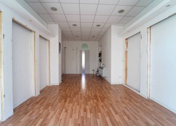 Interno non residenziale - Negozio corso Galileo Ferraris, 9, Cuneo (zona Donatello) - foto 3