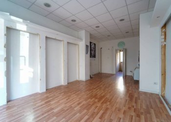 Interno non residenziale - Negozio corso Galileo Ferraris, 9, Cuneo (zona Donatello) - foto 4