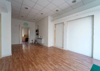 Stanza non arredata - Negozio corso Galileo Ferraris, 9, Cuneo (zona Donatello) - foto 5