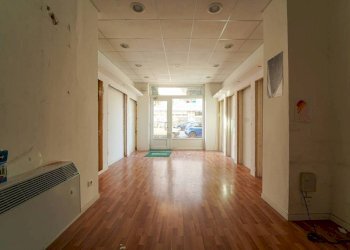 Stanza non arredata - Negozio corso Galileo Ferraris, 9, Cuneo (zona Donatello) - foto 6