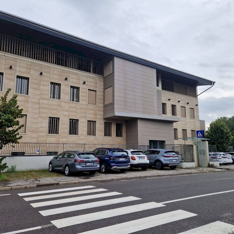 Facciata - Ufficio via Isaac Newton, 9, Pero - foto 1