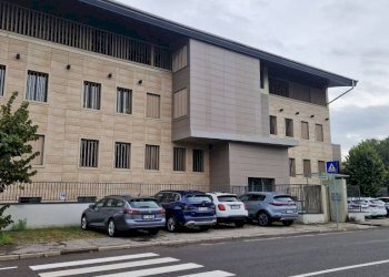 Facciata - Ufficio via Isaac Newton, 9, Pero - foto 1