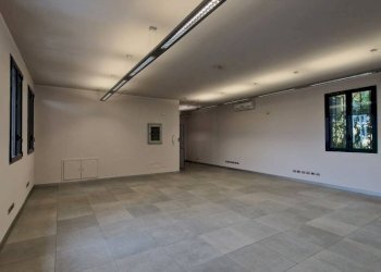 Facciata - Ufficio via Isaac Newton, 9, Pero - foto 16