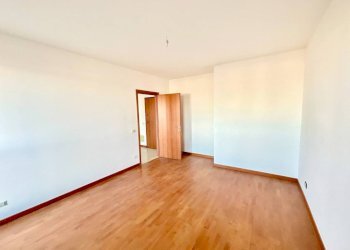 Camera da letto - Bilocale via Giovanni Trimaglio, 39, Busca - foto 4