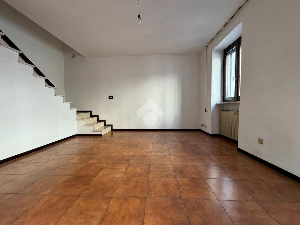Four-room apartment Via San Giuseppe Maria Gambaro, Galliate - photo 3