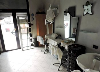 Interno non residenziale - Negozio via Giacomo Balbi Piovera, Genova (zona Sampierdarena) - foto 1