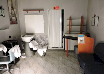 Interno non residenziale - Negozio via Giacomo Balbi Piovera, Genova (zona Sampierdarena) - foto 2
