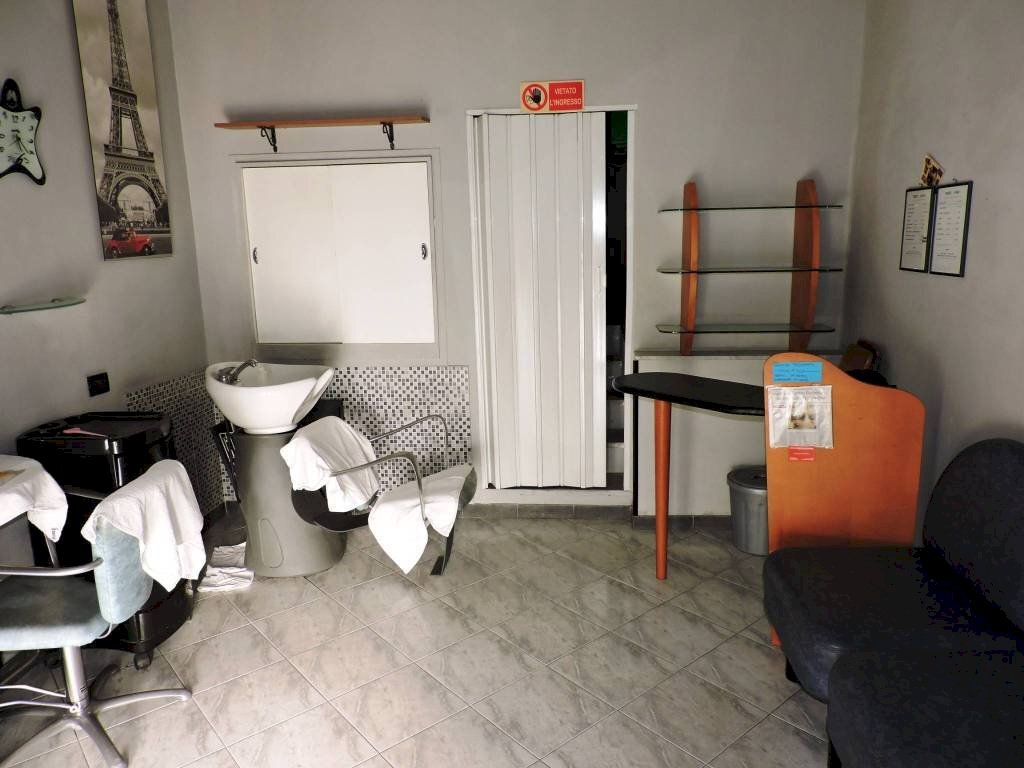 Interno non residenziale - Magazzino via Giacomo Balbi Piovera, Genova (zona Sampierdarena) - foto 2
