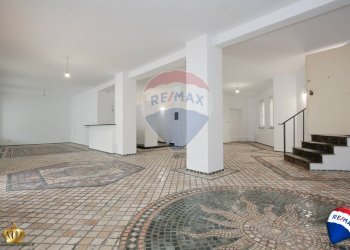 Loft Via Del Tritone, 4 
 Sturla, Genova (zona Sturla) - foto 1