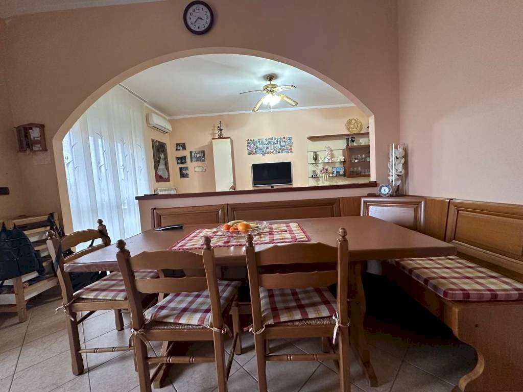 Salone - Trilocale via Giuseppe Garibaldi, 136, Ferno - foto 1