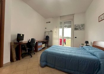 Camera da letto - Trilocale via Giuseppe Garibaldi, 136, Ferno - foto 19