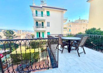 Terrazzo - Trilocale viale Giorgio Modugno, 26, Genova (zona Pegli) - foto 7