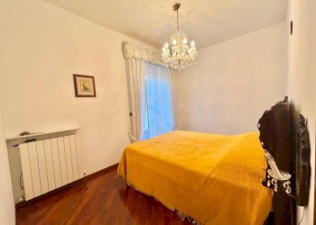 Camera da letto - Trilocale viale Giorgio Modugno, 26, Genova (zona Pegli) - foto 17