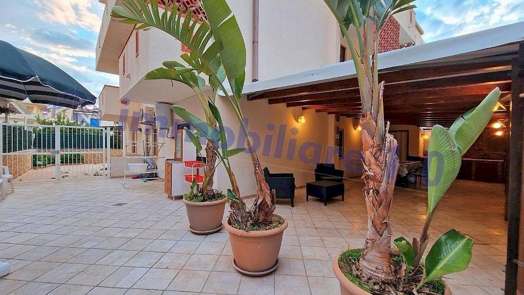 Giardino - Quadrilocale viale di Calatubo, 111, Alcamo - foto 2