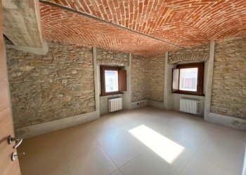 Three-room apartment Via Caduti della Libertà 1, Verrès - photo 1