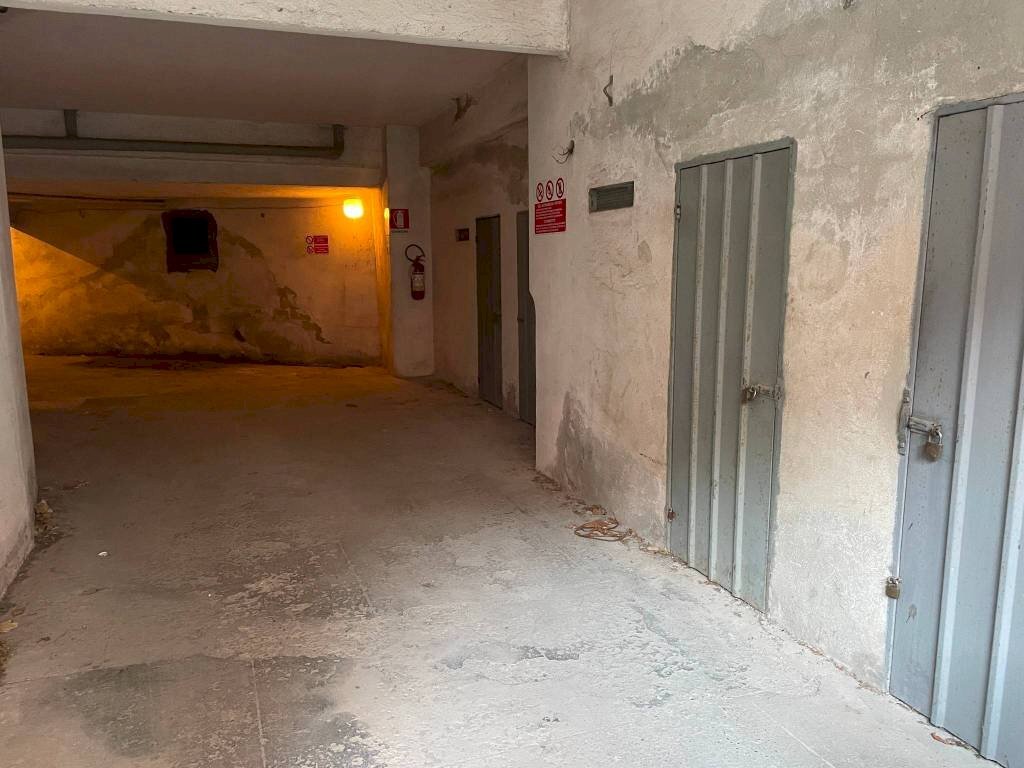 Ingresso - Magazzino via Aurelio Robino, 309, Genova (zona Marassi) - foto 3