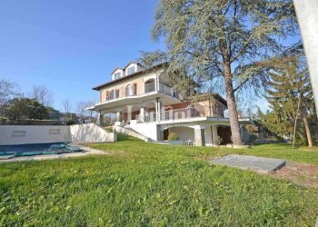 Facciata - Villa via Fratelli Sosso, 82, Casale Monferrato - foto 9