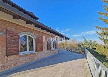 Facciata - Villa via Fratelli Sosso, 82, Casale Monferrato - foto 30