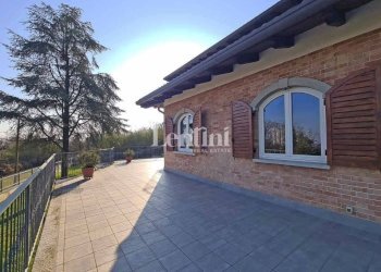 Facciata - Villa via Fratelli Sosso, 82, Casale Monferrato - foto 31