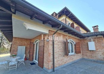 Facciata - Villa via Fratelli Sosso, 82, Casale Monferrato - foto 33