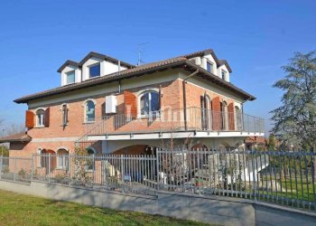 Facciata - Villa via Fratelli Sosso, 82, Casale Monferrato - foto 3