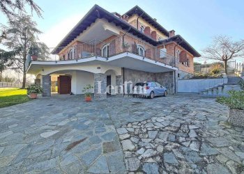 Facciata - Villa via Fratelli Sosso, 82, Casale Monferrato - foto 5