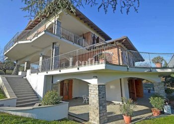 Facciata - Villa via Fratelli Sosso, 82, Casale Monferrato - foto 7