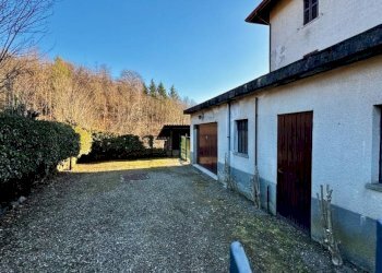 Cortile interno - Villa via per Oropa, 6, Pollone - foto 5
