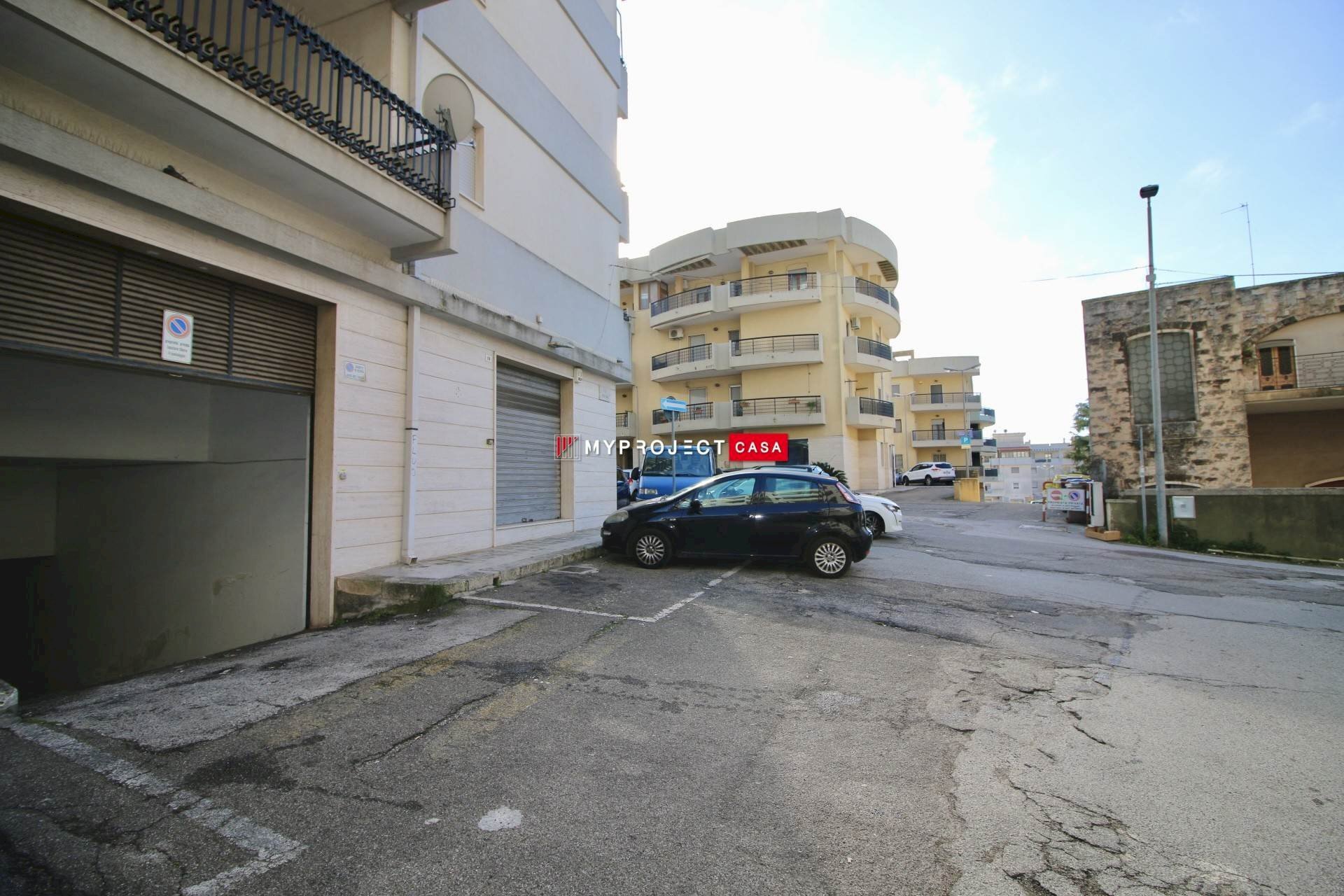 Garage - Parking Via Antonio Micoli, Martina Franca - photo 2