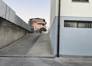 Garage - Parking Osio Sotto - photo 2