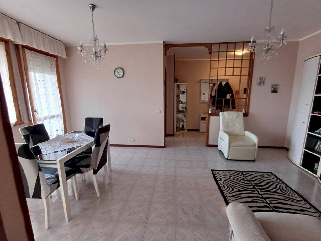 Salone - Four-room apartment via Arno, Soliera - photo 2