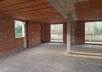 Stanza non arredata - Villa via Montello, Buguggiate - foto 5