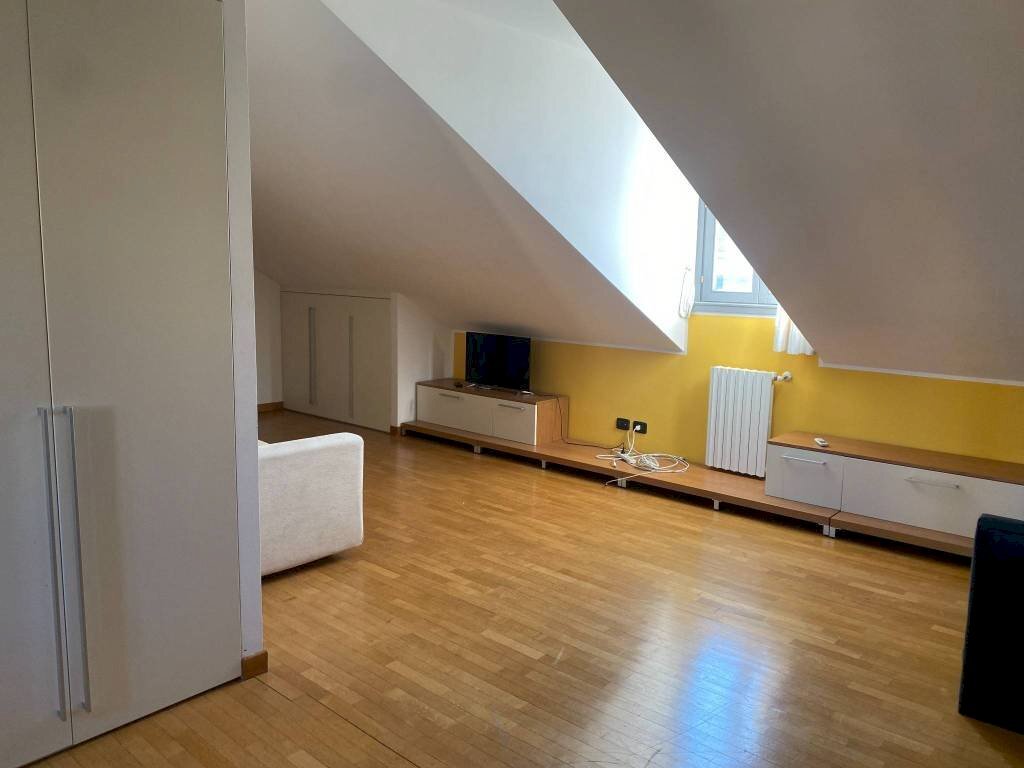 Salone - Trilocale via Festa del Perdono, 1, Milano - foto 2