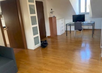 Stanza arredata - Trilocale via Festa del Perdono, 1, Milano - foto 36