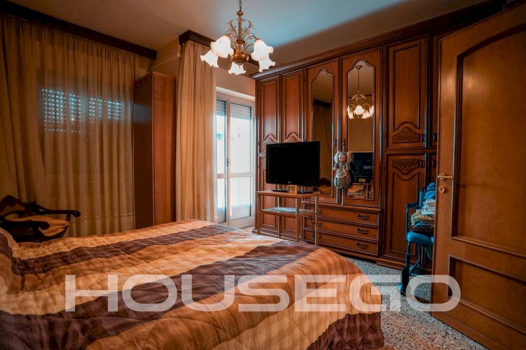 Camera da letto - Trilocale via Ernesto Stassano, 29, Genova - foto 3