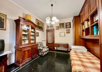 Camera da letto - Bilocale via Giovanni Ambrogio Molfino, 10, Genova (zona Sestri Ponente) - foto 5