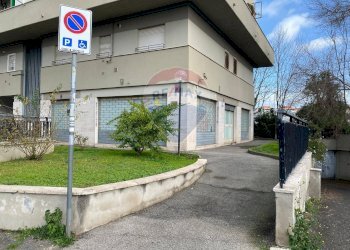 Locale Commerciale Via Pescosolido, Roma (zona Pietralata) - foto 1