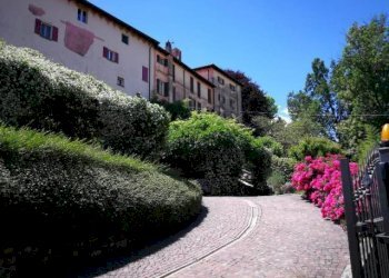 Facciata - Casa indipendente via Castello, 4, Gattico-Veruno - foto 1