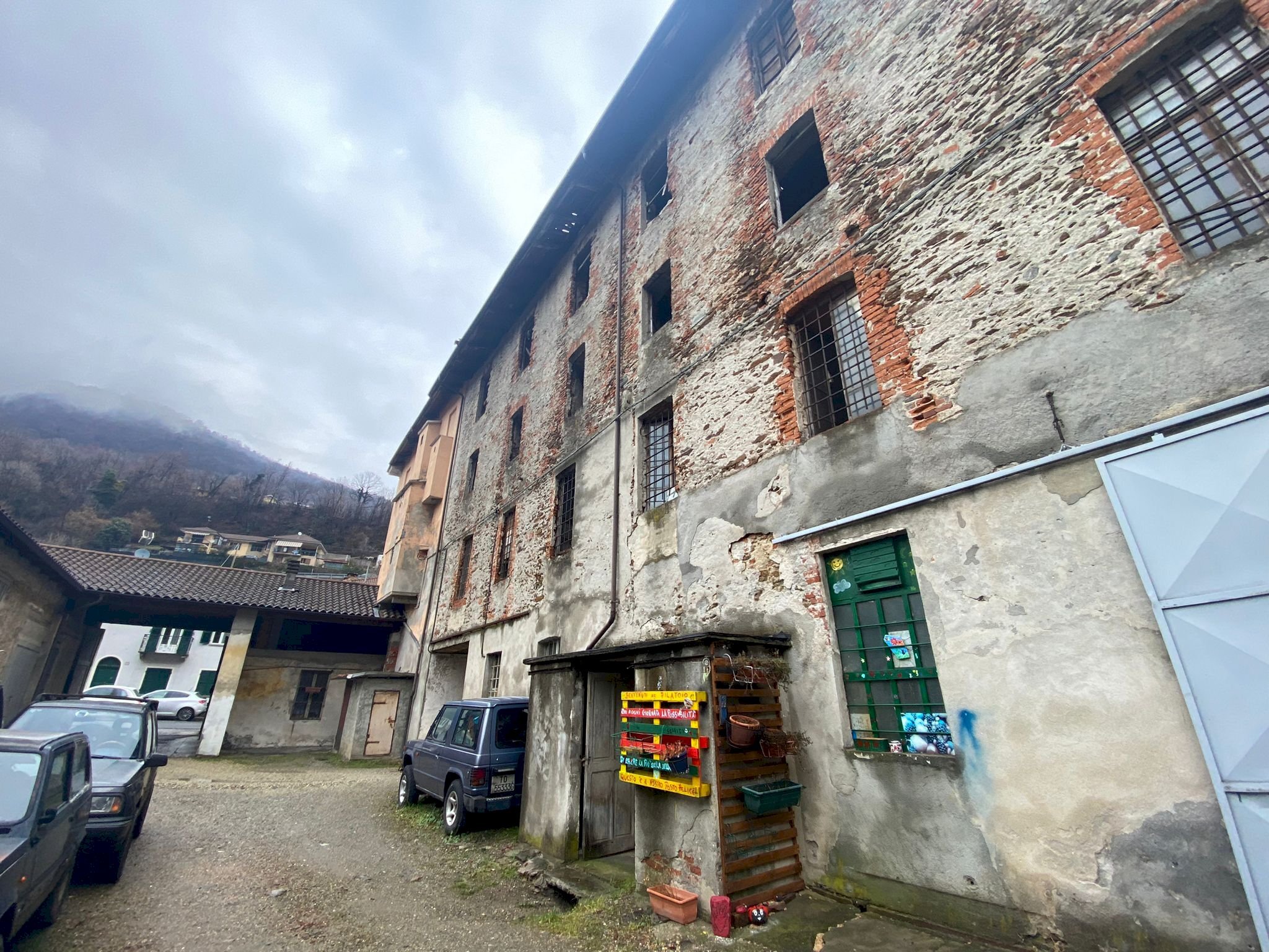 Magazzino via Nazionale, 23, Porte - foto 1