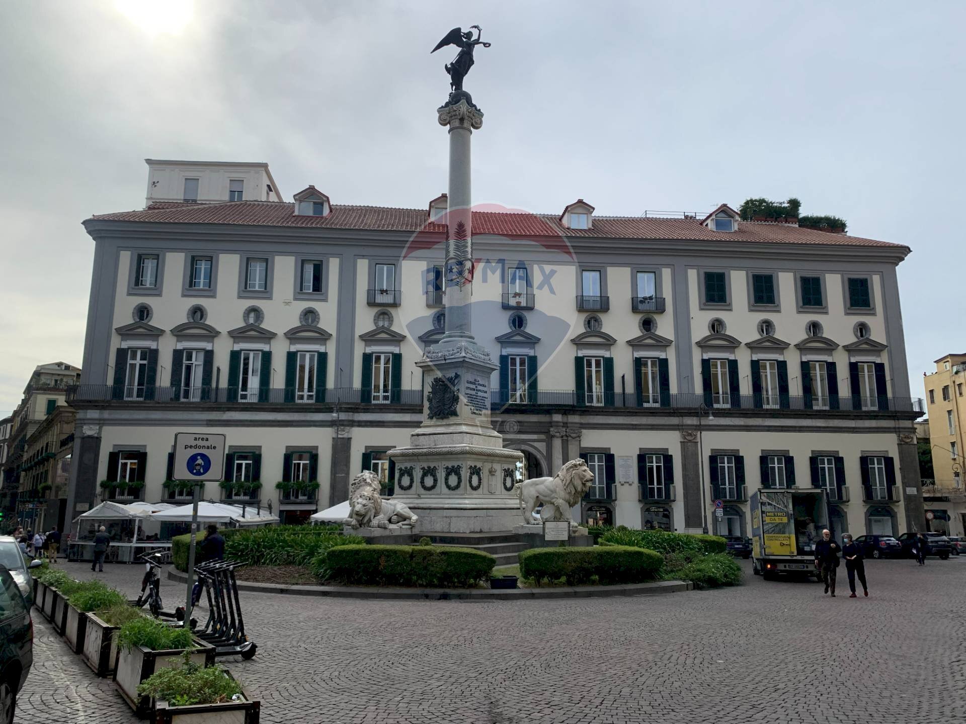 Appartamento Napoli (zona San Ferdinando) - foto 1