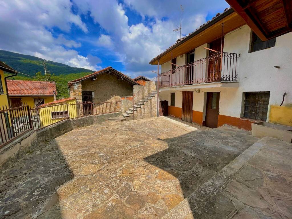 Facciata - Rustico Regione Lunassi, Fabbrica Curone - foto 2